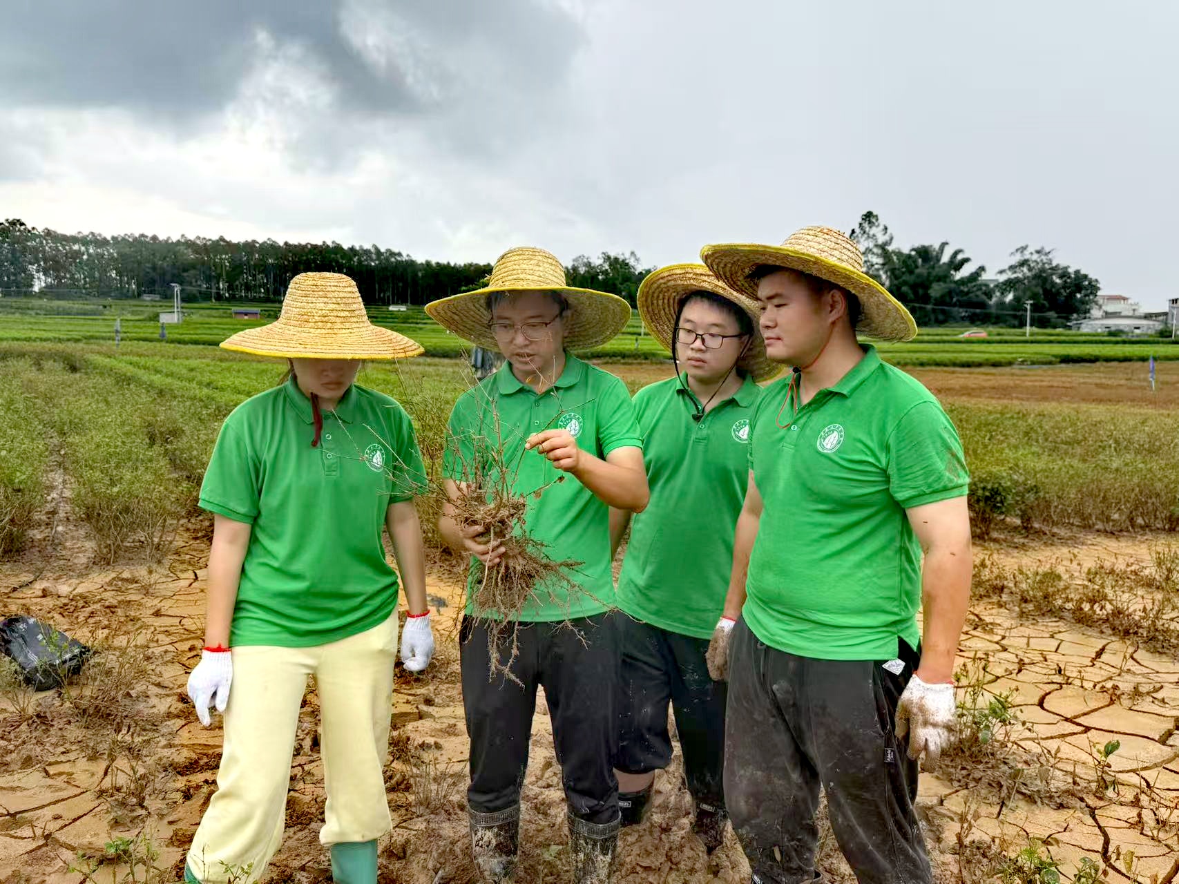                 Betway必威西汉姆联2026年暑期“三下乡”社会实践火热推进（2026-07-24）